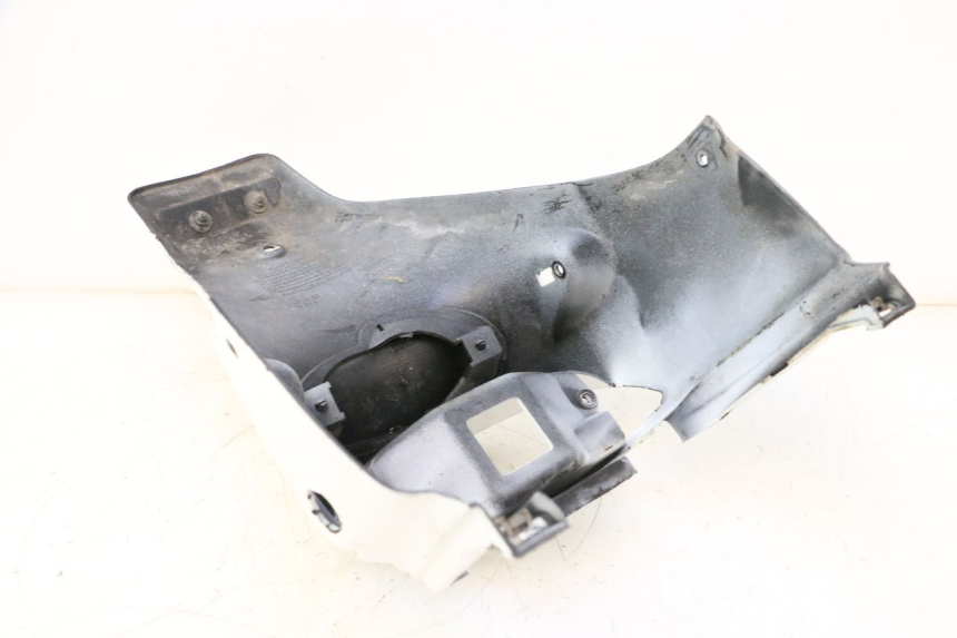 photo de REAR FAIRING PEUGEOT TREKKER 50 (1995 - 2004) - Zoom on usage condition