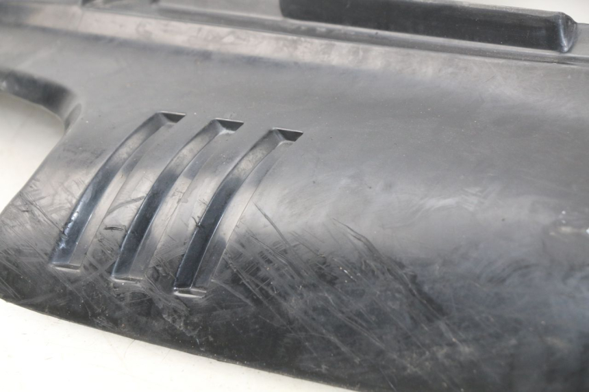 photo de REAR PANEL YAMAHA TW 125 (1998 - 2002) - Technical close-up