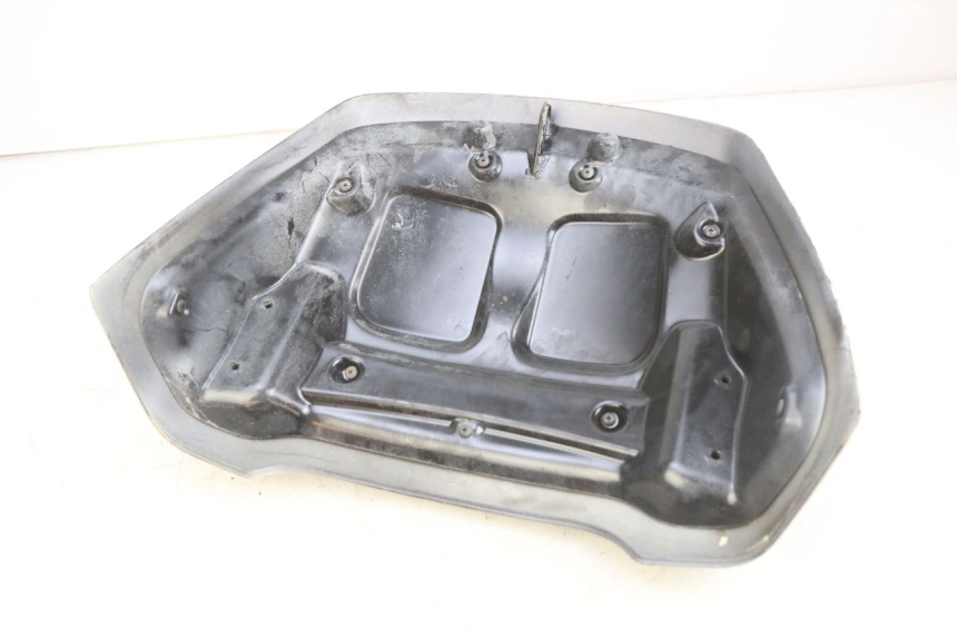 photo de REAR FAIRING PIAGGIO XEVO - X EVO 125 (2007 - 2017) - Zoom on usage condition