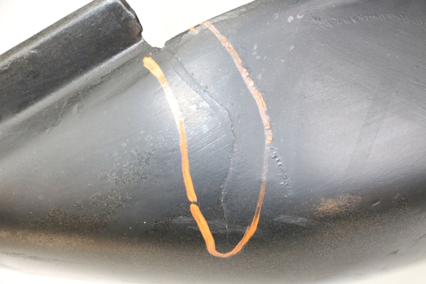 photo de REAR PANEL YAMAHA FZS FAZER 600 (2001 - 2003) - Distinctive features