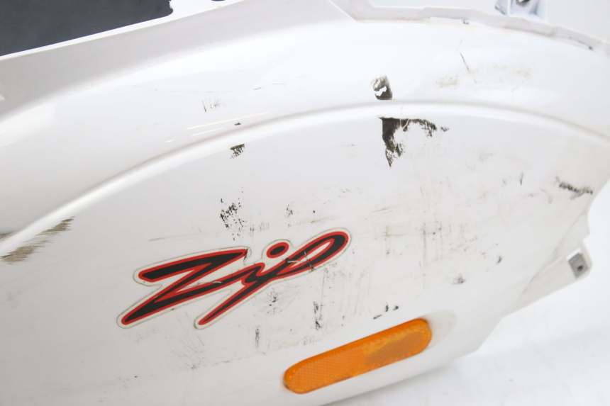 photo de REAR FAIRING PIAGGIO ZIP 4T 50 (2018 - 2020) - Fixing points details