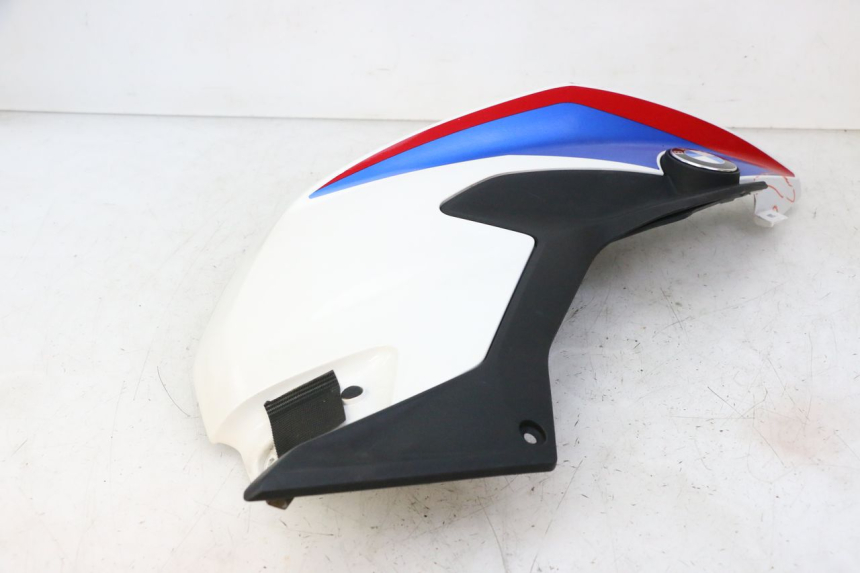 photo de RIGHT FUEL TANK PANEL BMW G310 R 310 (2016 - 2020) - Distinctive features