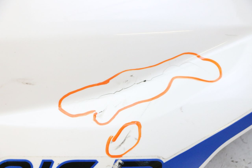 photo de RIGHT FUEL TANK PANEL BMW G310 R 310 (2016 - 2020) - Focus on structure