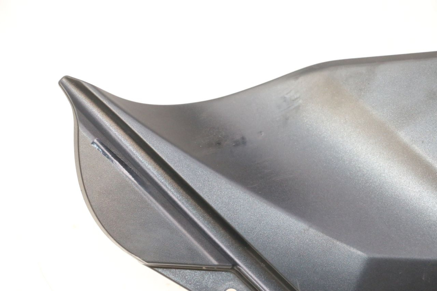 photo de RIGHT TANK FAIRING SUZUKI GSR 750 (2011 - 2017) - Fixing points details