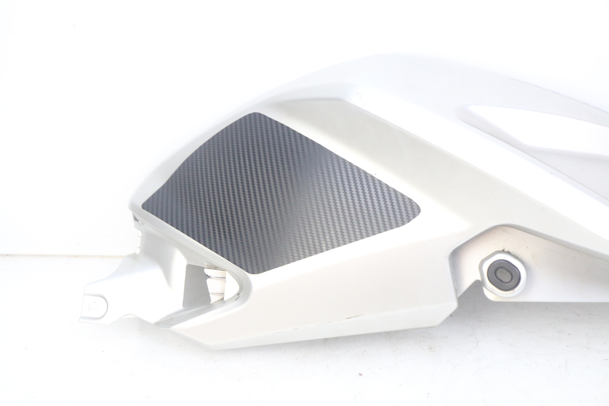 photo de RIGHT TANK FAIRING YAMAHA MT ABS 125 (2014 - 2018) - Zoom on usage condition