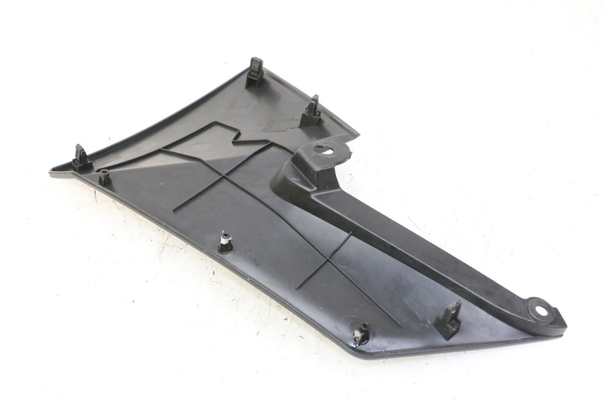 photo de RIGHT FUEL TANK PANEL MAG POWER R-STREET 50 (2016 - 2025) - Alternative perspective