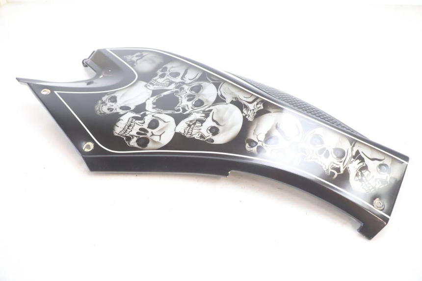 photo de RIGHT FUEL TANK PANEL CAN-AM SPYDER RS 1000 (2008 - 2012) - Alternative perspective