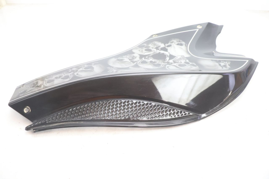 photo de RIGHT FUEL TANK PANEL CAN-AM SPYDER RS 1000 (2008 - 2012) - Technical close-up