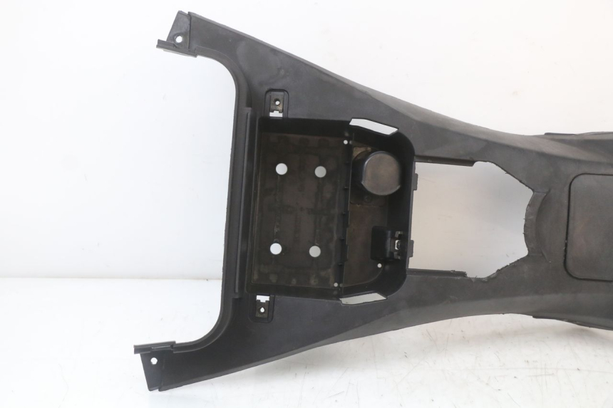 photo de FUEL TANK PANEL LONGJIA EASY MAX 125 (2020 - 2024) - Zoom on usage condition