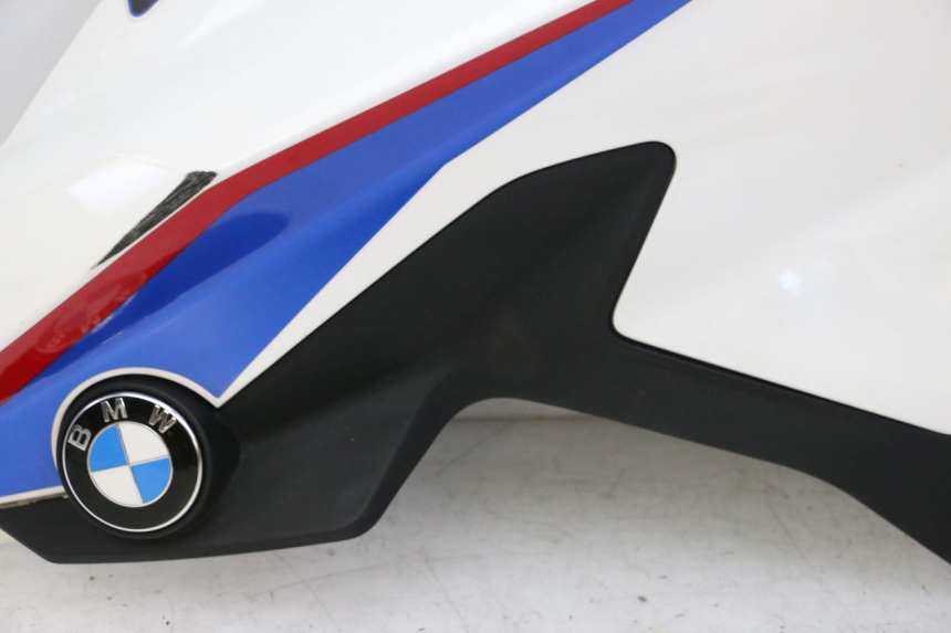 photo de LEFT FUEL TANK PANEL BMW G310 R 310 (2016 - 2020) - High-resolution close-up