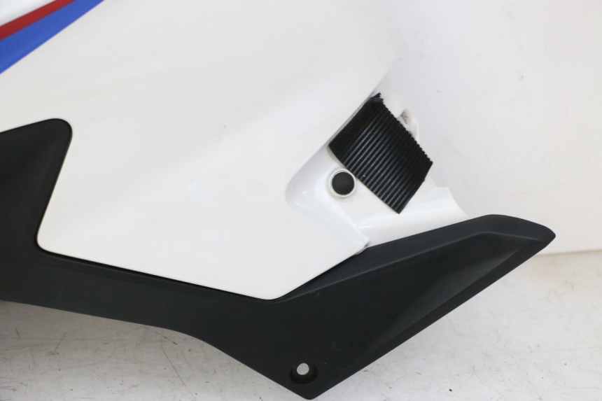 photo de LEFT FUEL TANK PANEL BMW G310 R 310 (2016 - 2020) - Focus on structure
