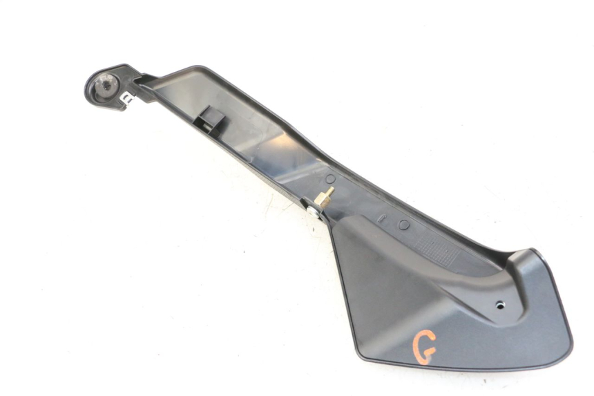 photo de LEFT FUEL TANK PANEL KIDEN KD125-G 125 (2018 - 2022) - Zoom on usage condition