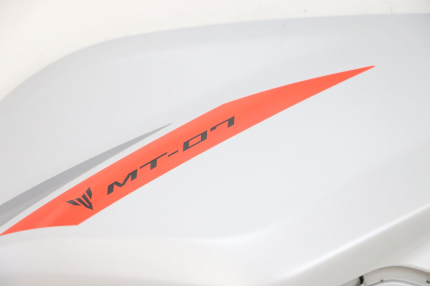 photo de LEFT FUEL TANK PANEL YAMAHA MT-07 MT07 ABS 700 (2018 - 2020) - High-resolution close-up