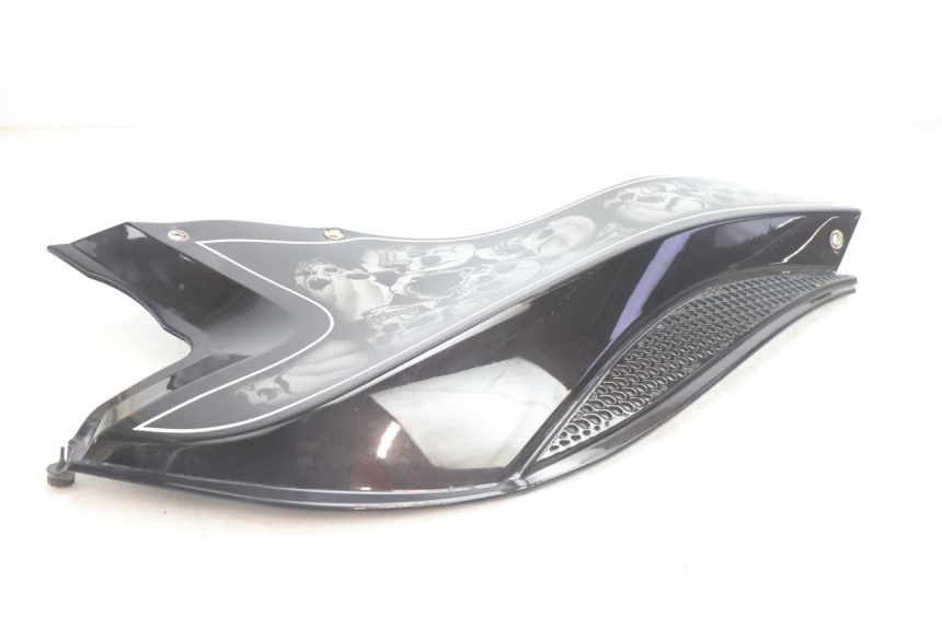 photo de LEFT FUEL TANK PANEL CAN-AM SPYDER RS 1000 (2008 - 2012) - Technical close-up