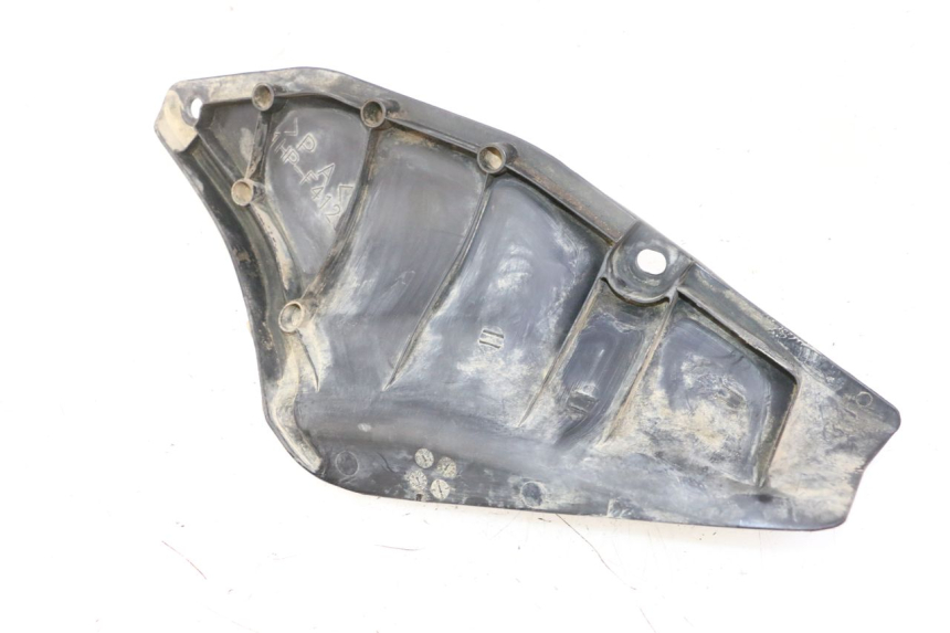 photo de LEFT FUEL TANK PANEL YAMAHA YFM GRIZZLY 550 (2008 - 2015) - Alternative perspective