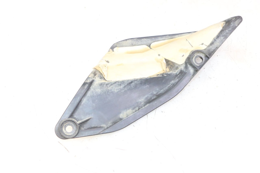 photo de LEFT FUEL TANK PANEL YAMAHA YFM GRIZZLY 550 (2008 - 2015) - Technical close-up