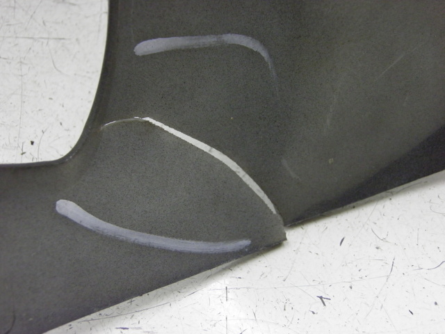 photo de FUEL TANK PANEL HONDA FES PANTHEON 125 (2003 - 2007) - Surface and material condition