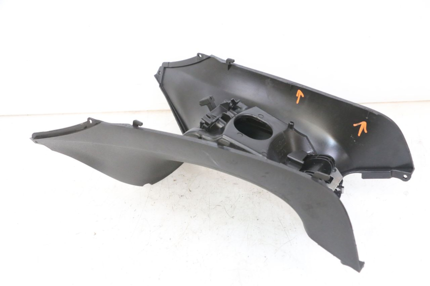 photo de FUEL TANK PANEL PIAGGIO IE MP3 YOURBAN 300 (2011 - 2016) - Fixing points details