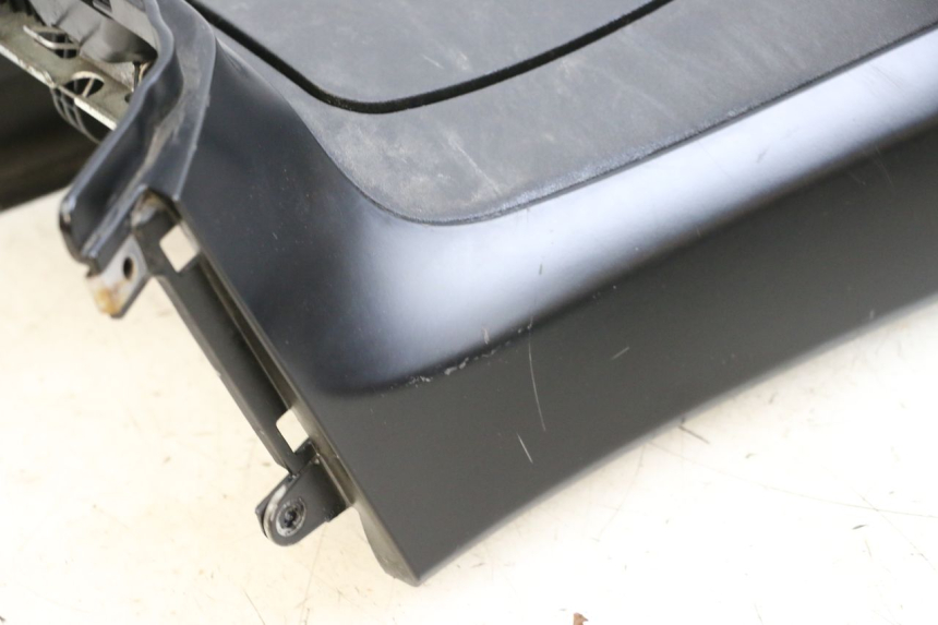 photo de FUEL TANK PANEL PIAGGIO MP3 HPE 350 (2018 - 2020) - Detailed visual inspection