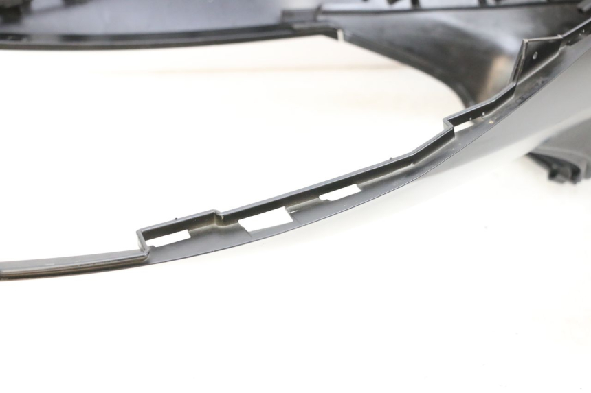 photo de FUEL TANK PANEL PIAGGIO MP3 HPE 350 (2018 - 2020) - Technical close-up