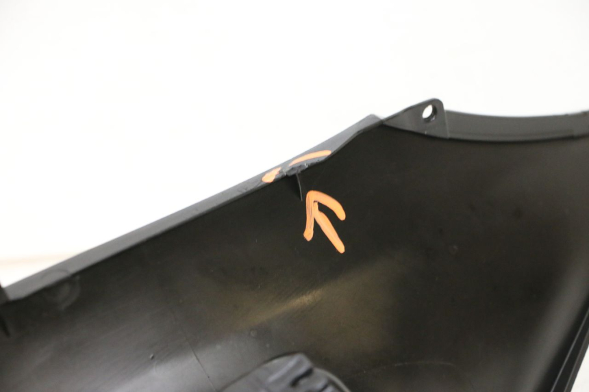 photo de FUEL TANK PANEL PIAGGIO MP3 HPE 300 (2019 - 2026) - Fixing points details