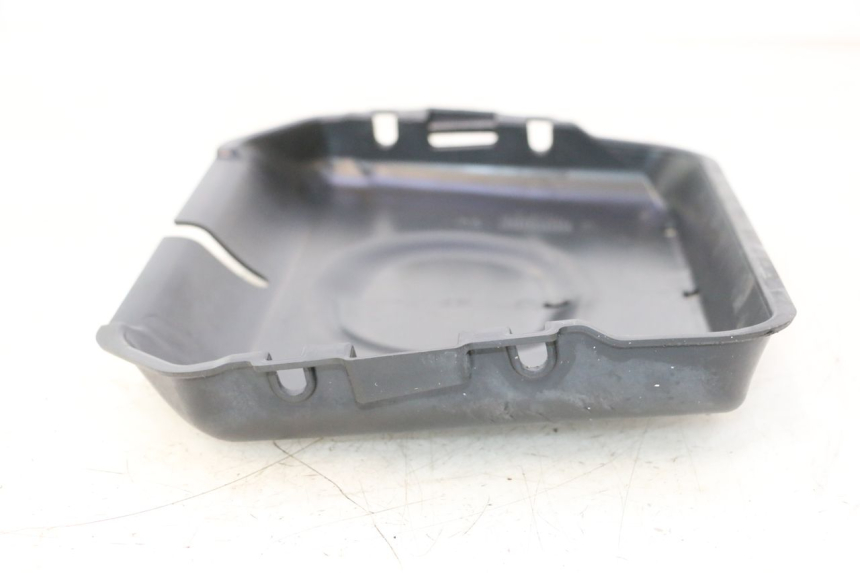 photo de FUEL TANK PANEL PIAGGIO MP3 HPE 530 (2022 - 2026) - Zoom on usage condition