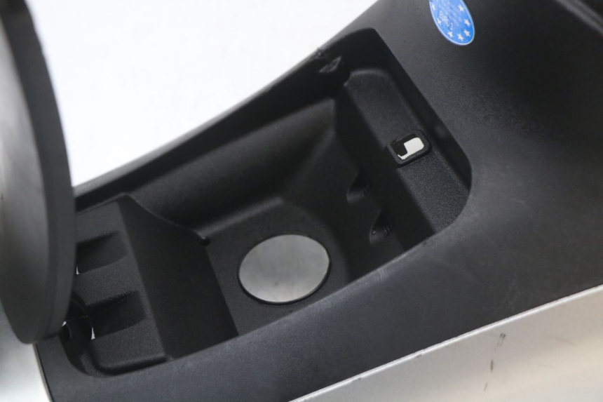 photo de FUEL TANK PANEL PIAGGIO MP3 LT 400 (2007 - 2012) - Product overview