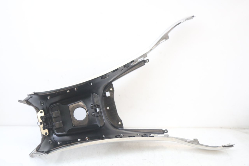 photo de FUEL TANK PANEL PIAGGIO MP3 LT 400 (2007 - 2012) - Surface and material condition