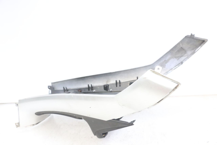 photo de FUEL TANK PANEL PIAGGIO MP3 LT 300 (2010 - 2016) - Alternative perspective