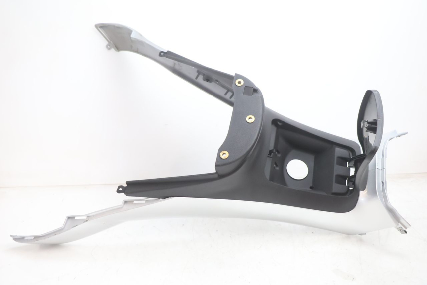 photo de FUEL TANK PANEL PIAGGIO MP3 LT 300 (2010 - 2016) - Zoom on usage condition
