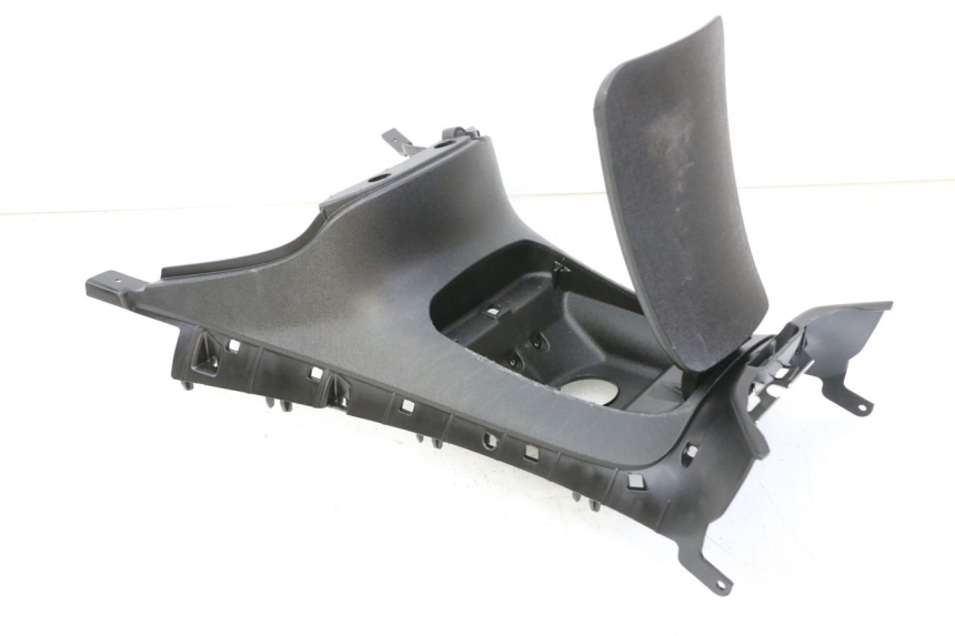 photo de FAIRING TANK PIAGGIO MP3 500 (2014 - 2017) - Fixing points details