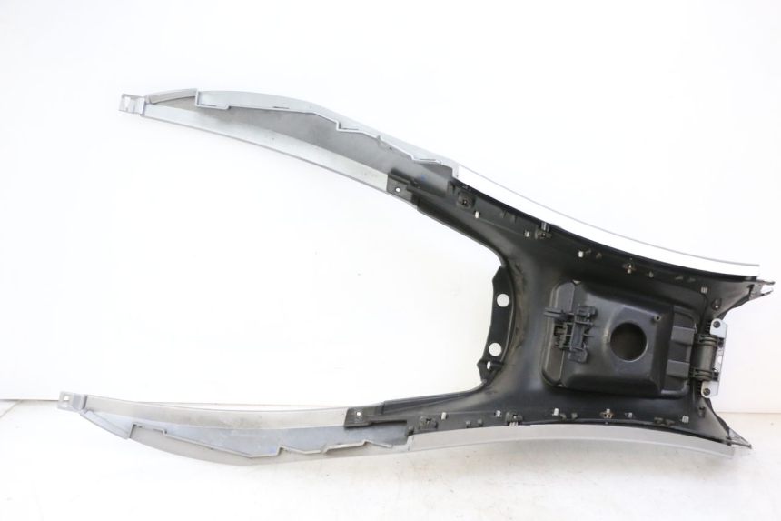 photo de FAIRING TANK PIAGGIO MP3 500 (2014 - 2017) - Additional view of the item