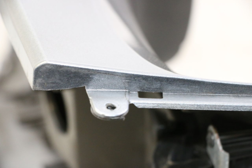 photo de FAIRING TANK PIAGGIO MP3 500 (2014 - 2017) - Technical close-up