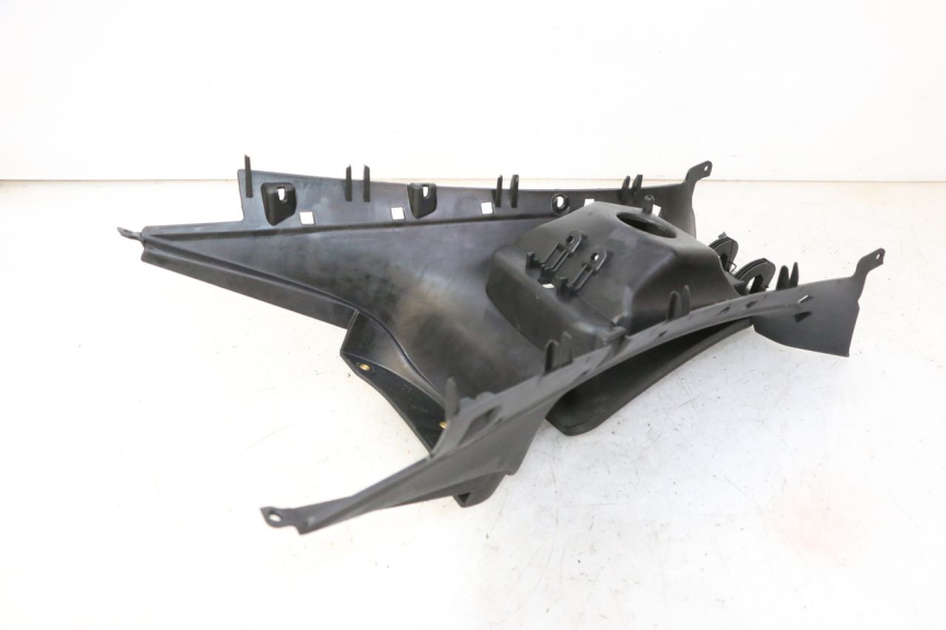 photo de FUEL TANK PANEL PIAGGIO MP3 125 (2006 - 2014) - Alternative perspective