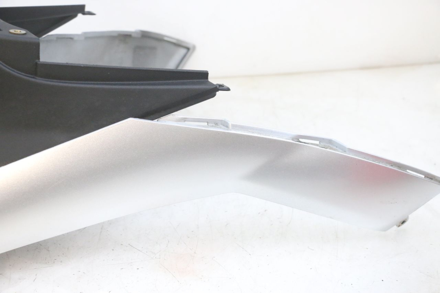 photo de FAIRING TANK PIAGGIO MP3 RL 250 (2006 - 2010) - Distinctive features