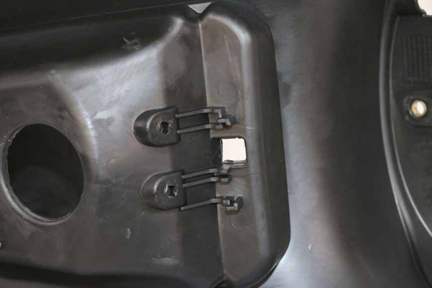 photo de FAIRING TANK PIAGGIO MP3 RL 250 (2006 - 2010) - Technical close-up