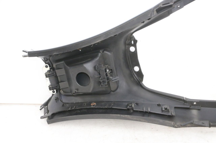 photo de FUEL TANK PANEL PIAGGIO MP3 500 (2016 - 2018) - Detailed visual inspection