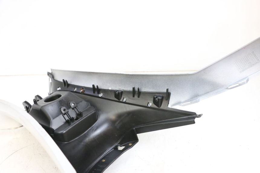 photo de FAIRING TANK PIAGGIO MP3 RL 250 (2006 - 2010) - Zoom on usage condition