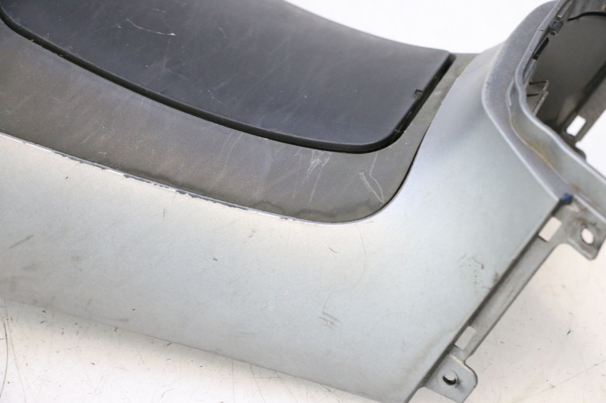 photo de FUEL TANK PANEL PIAGGIO MP3 125 (2006 - 2014) - Alternative angle