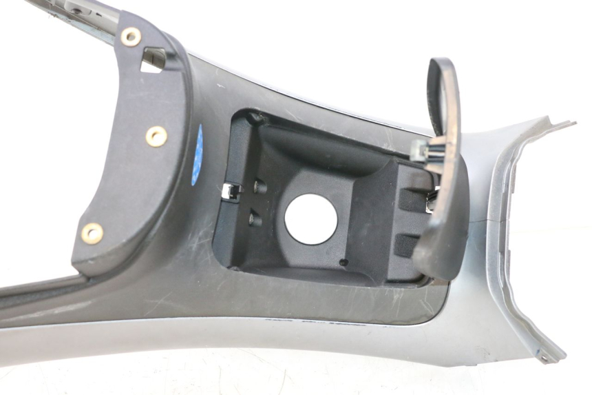 photo de FUEL TANK PANEL PIAGGIO MP3 125 (2006 - 2014) - Spare part profile view