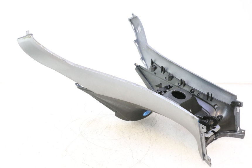 photo de FUEL TANK PANEL PIAGGIO MP3 125 (2006 - 2014) - Zoom on usage condition