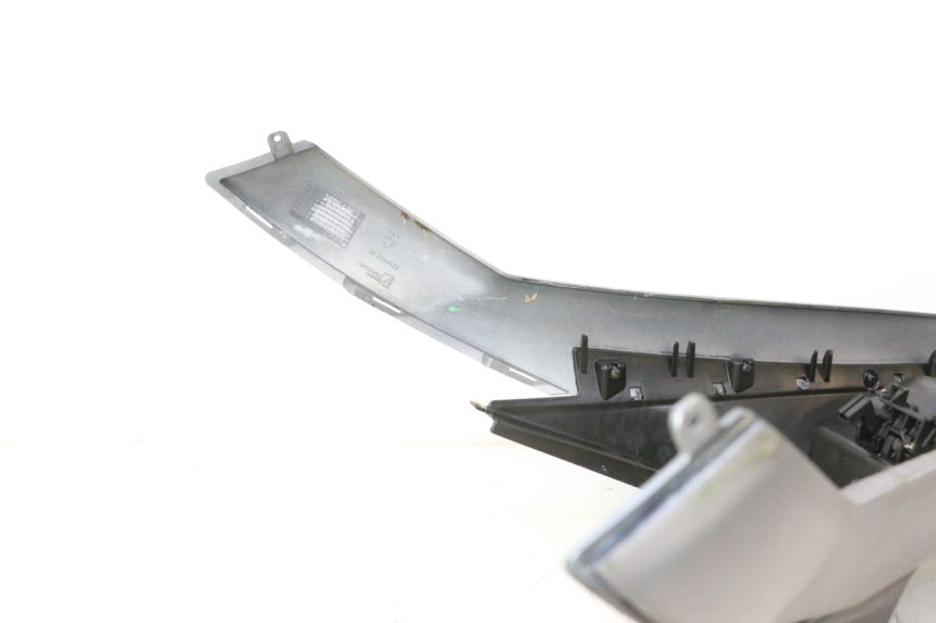 photo de FUEL TANK PANEL PIAGGIO MP3 125 (2006 - 2014) - Alternative perspective