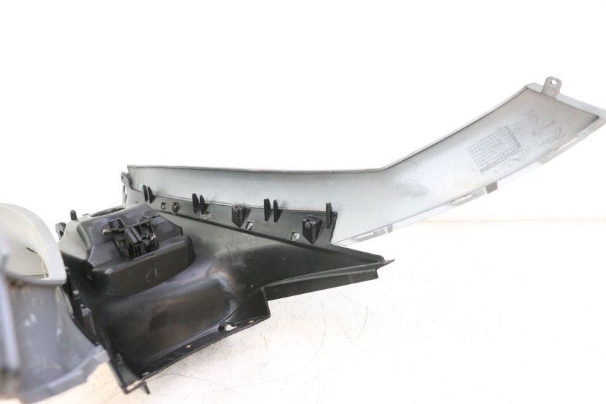 photo de FUEL TANK PANEL PIAGGIO MP3 125 (2006 - 2014) - Technical close-up