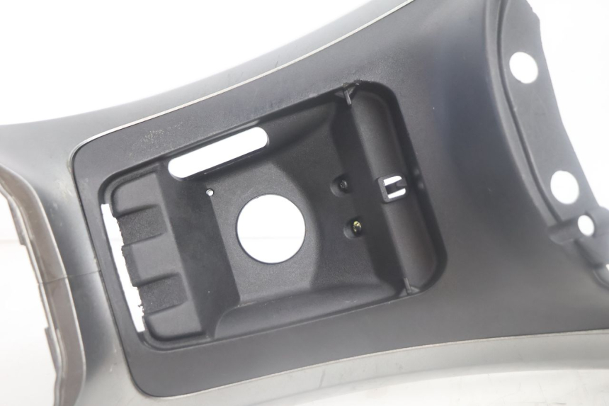 photo de FUEL TANK PANEL PIAGGIO MP3 500 (2016 - 2018) - Technical close-up