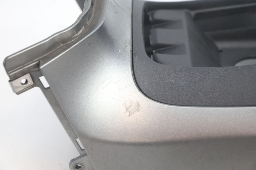 photo de FUEL TANK PANEL PIAGGIO MP3 500 (2016 - 2018) - Fixing points details