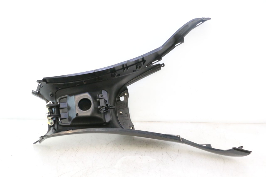 photo de FUEL TANK PANEL PIAGGIO MP3 500 (2011 - 2015) - Zoom on usage condition