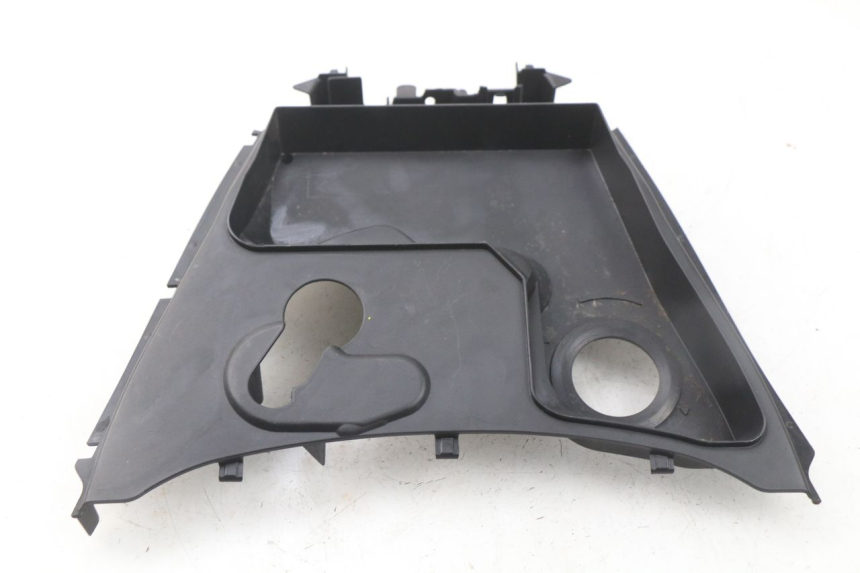 photo de FUEL TANK PANEL MBK MW TRYPTIK 125 (2017 - 2022) - Zoom on usage condition