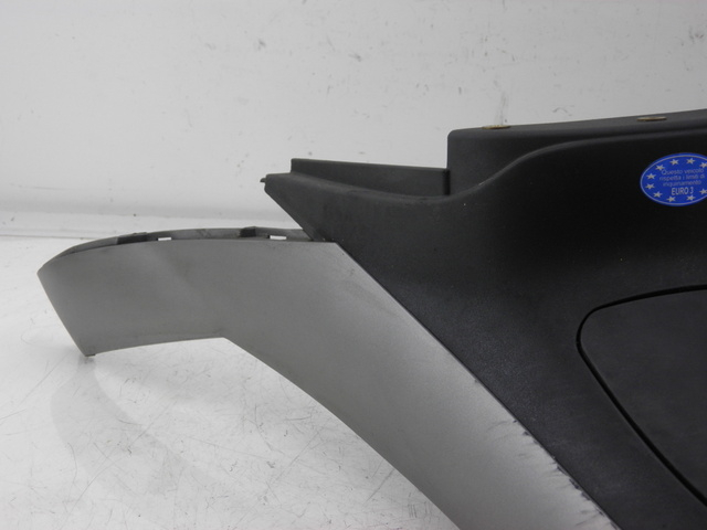 photo de FUEL TANK PANEL PIAGGIO MP3 RL 125 (2008 - 2009) - Zoom on usage condition