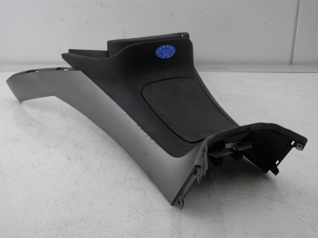 photo de FUEL TANK PANEL PIAGGIO MP3 RL 125 (2008 - 2009) - Fixing points details