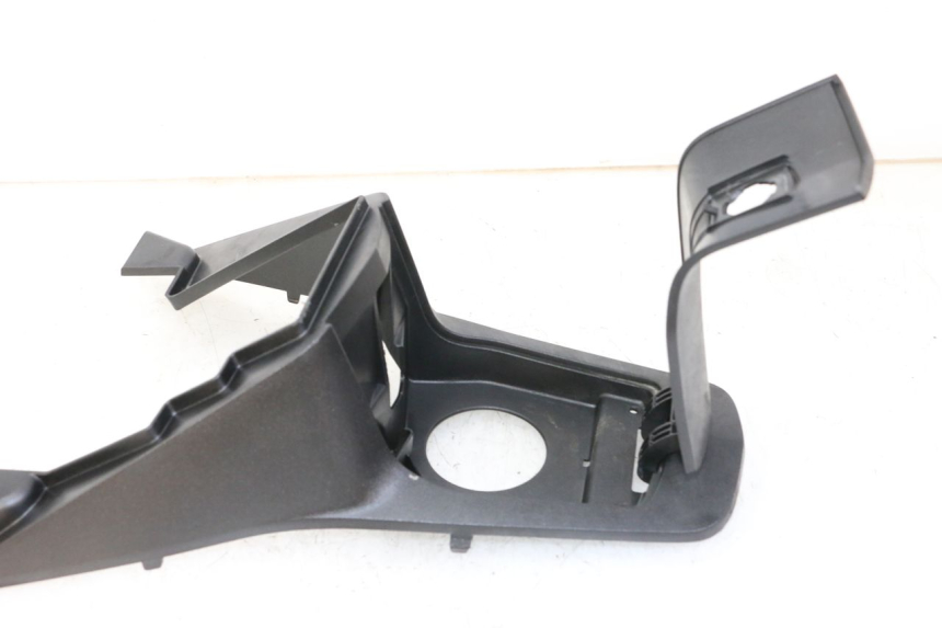 photo de FUEL TANK PANEL PEUGEOT SATELIS 125 (2013 - 2018) - Zoom on usage condition